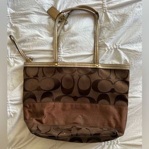 Coach Tote in Signature Jacquard